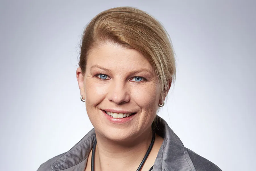 Portrait Mitarbeiterin Zahnarztpraxis Mayer