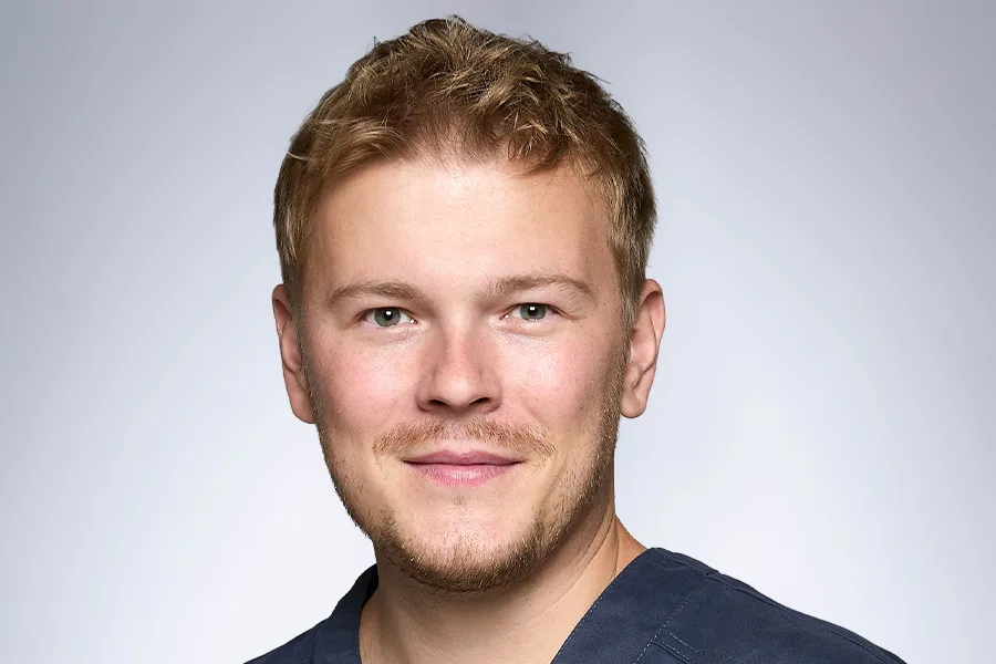 Portrait von Zahnarzt Dr. Moritz Bakowsky
