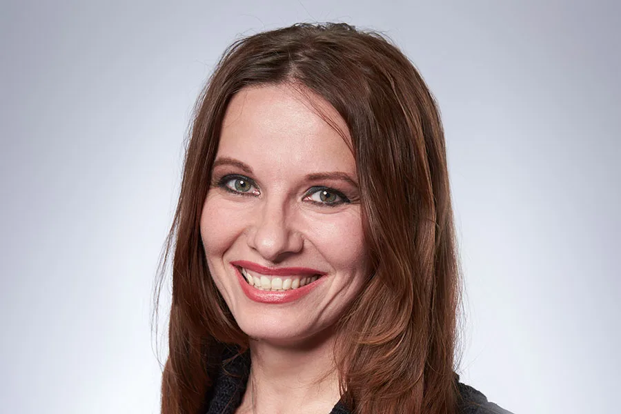 Portrait einer Mitarbeiterin der Zahnarztpraxis Dr. Bleisteiner