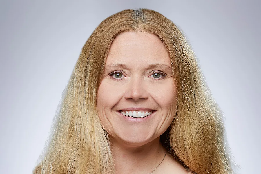 Portrait einer Mitarbeiterin der Zahnarztpraxis Dr. Bleisteiner