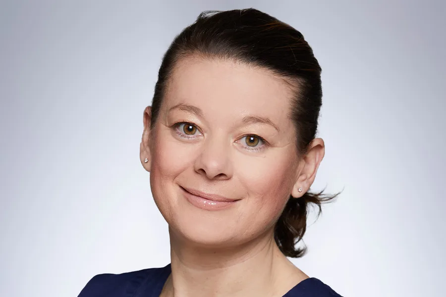 Portrait einer Mitarbeiterin der Zahnarztpraxis Dr. Bleisteiner
